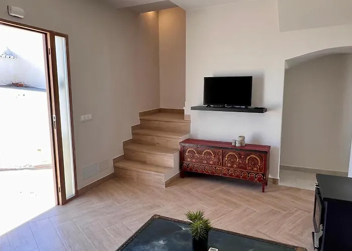 Renovated Cinema Town House In Comares
